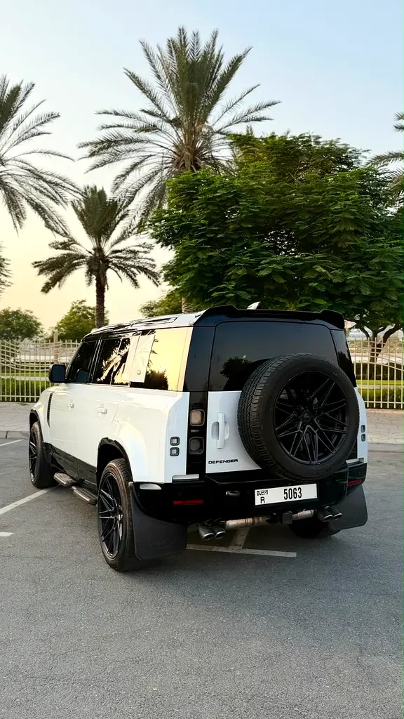 LAND ROVER DEFENDER 2023