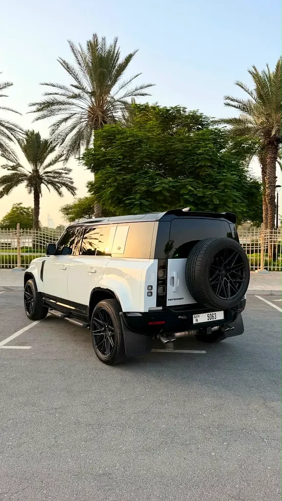 LAND ROVER DEFENDER 2023