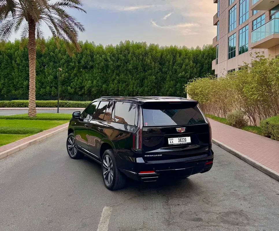 كادليك إسكاليد 2025