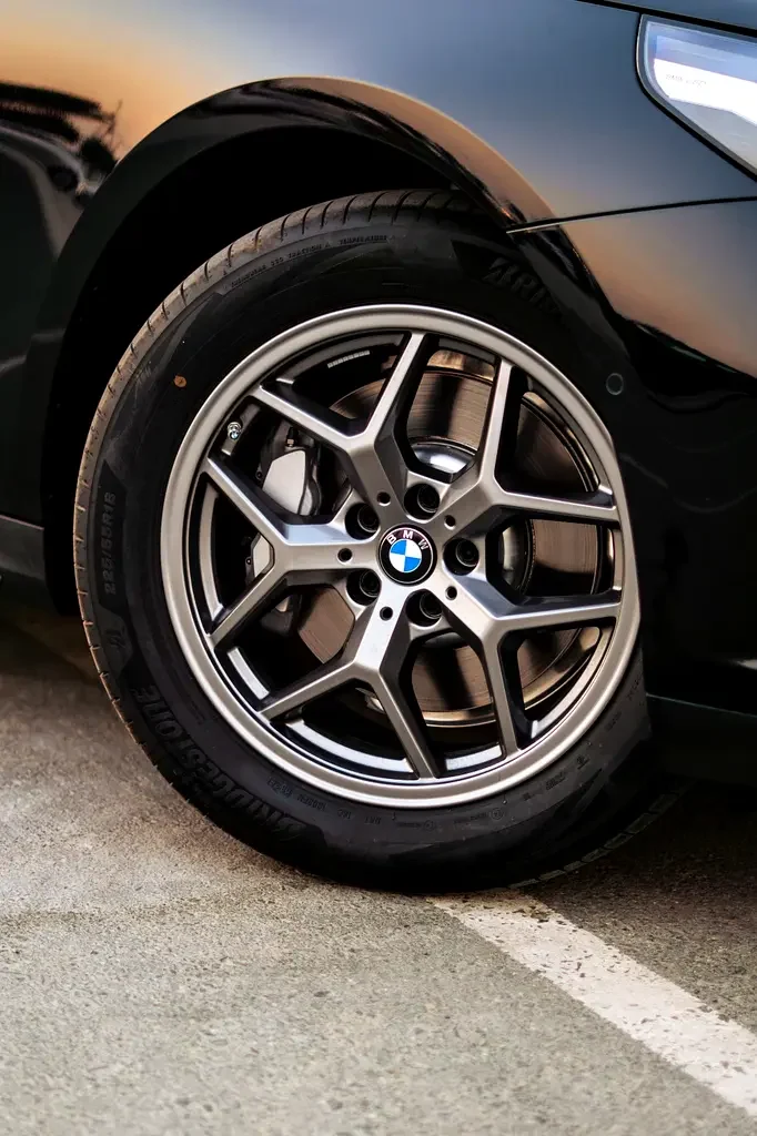 BMW 5 SERIES 2026