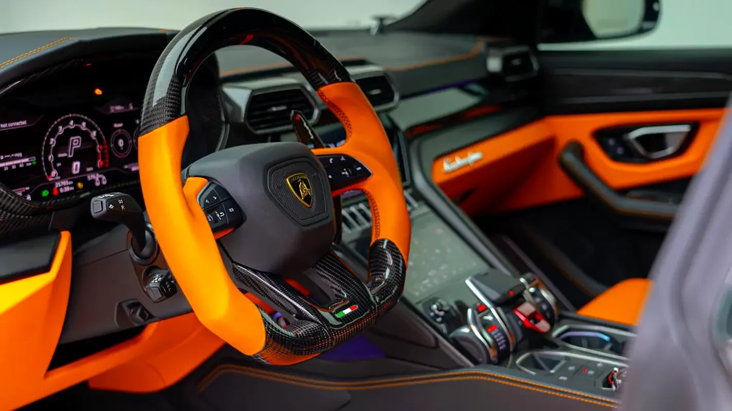 LAMBORGHINI URUS 2023