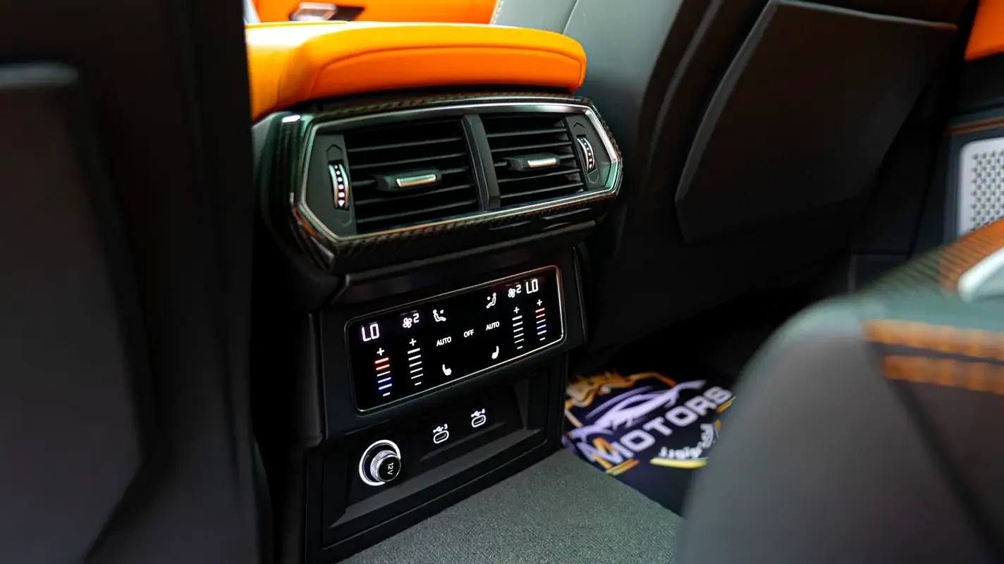 LAMBORGHINI URUS 2023