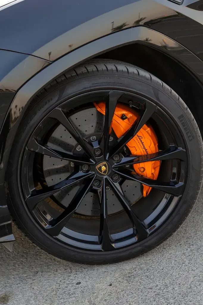 LAMBORGHINI URUS 2023