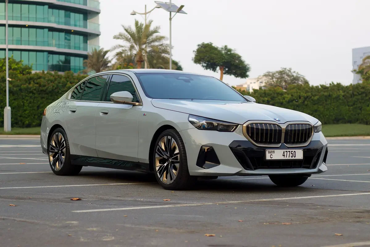BMW 5 SERIES 2025