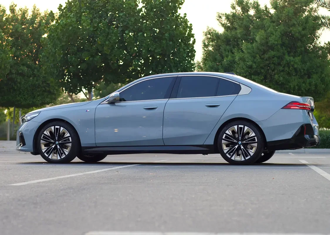 BMW 5 SERIES 2025