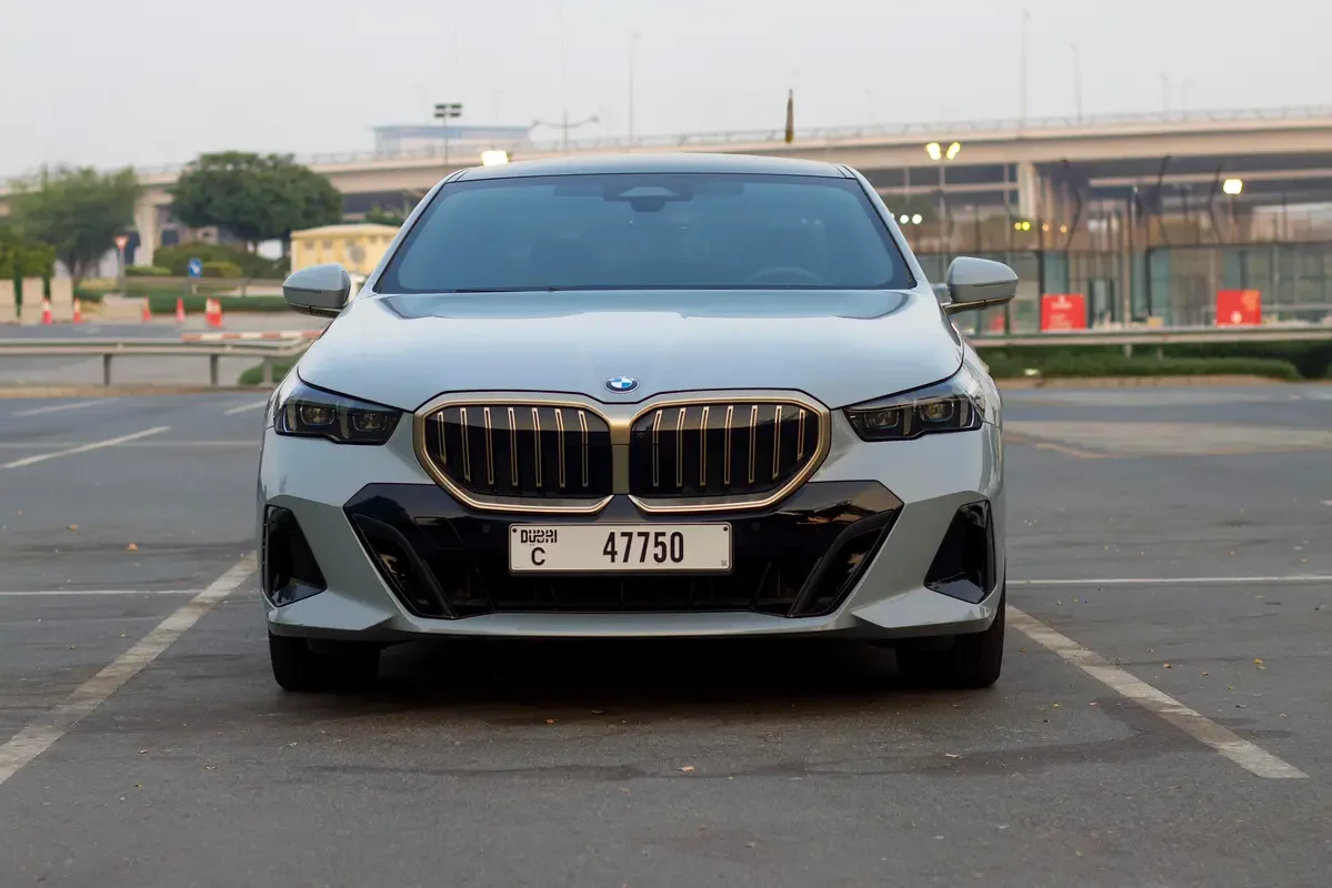 BMW 5 SERIES 2025