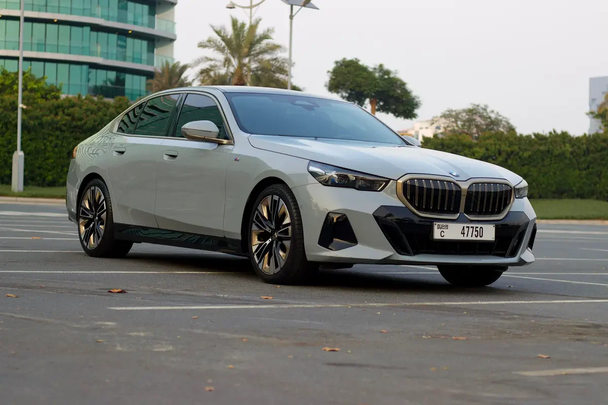 BMW 5 SERIES 2025