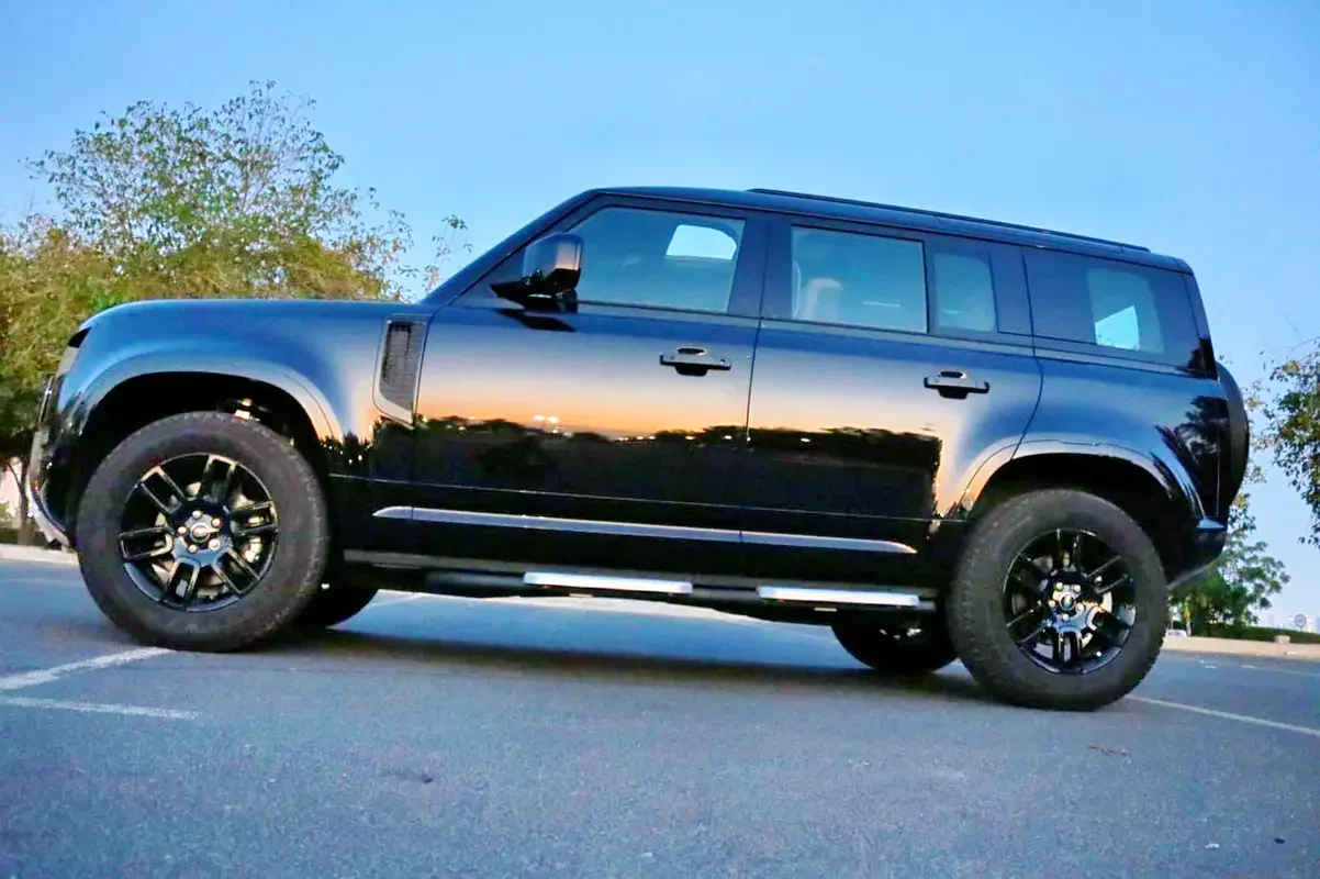 LAND ROVER DEFENDER 2025