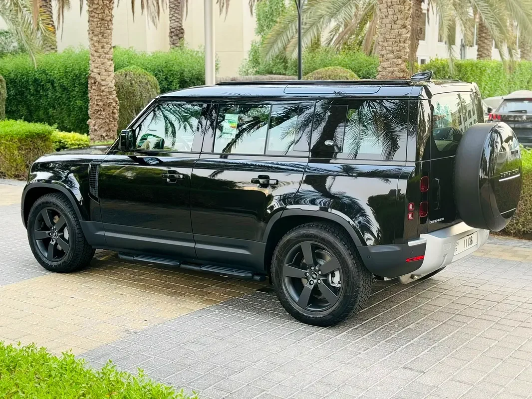 LAND ROVER DEFENDER 2024