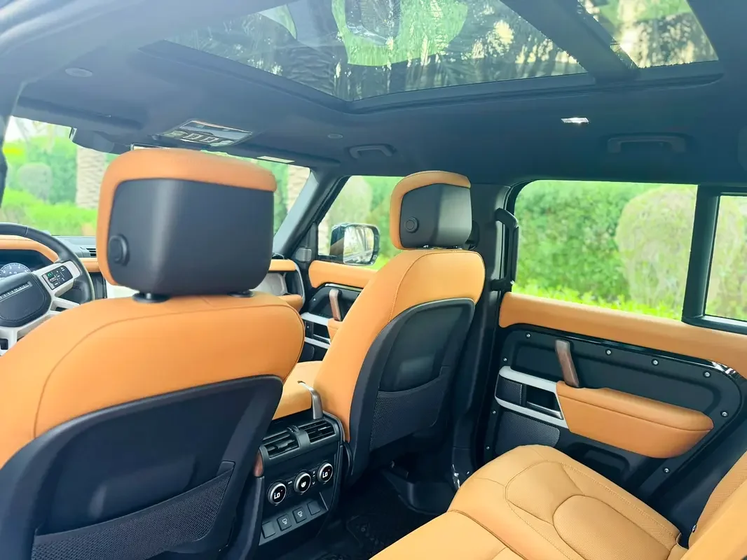 LAND ROVER DEFENDER 2024