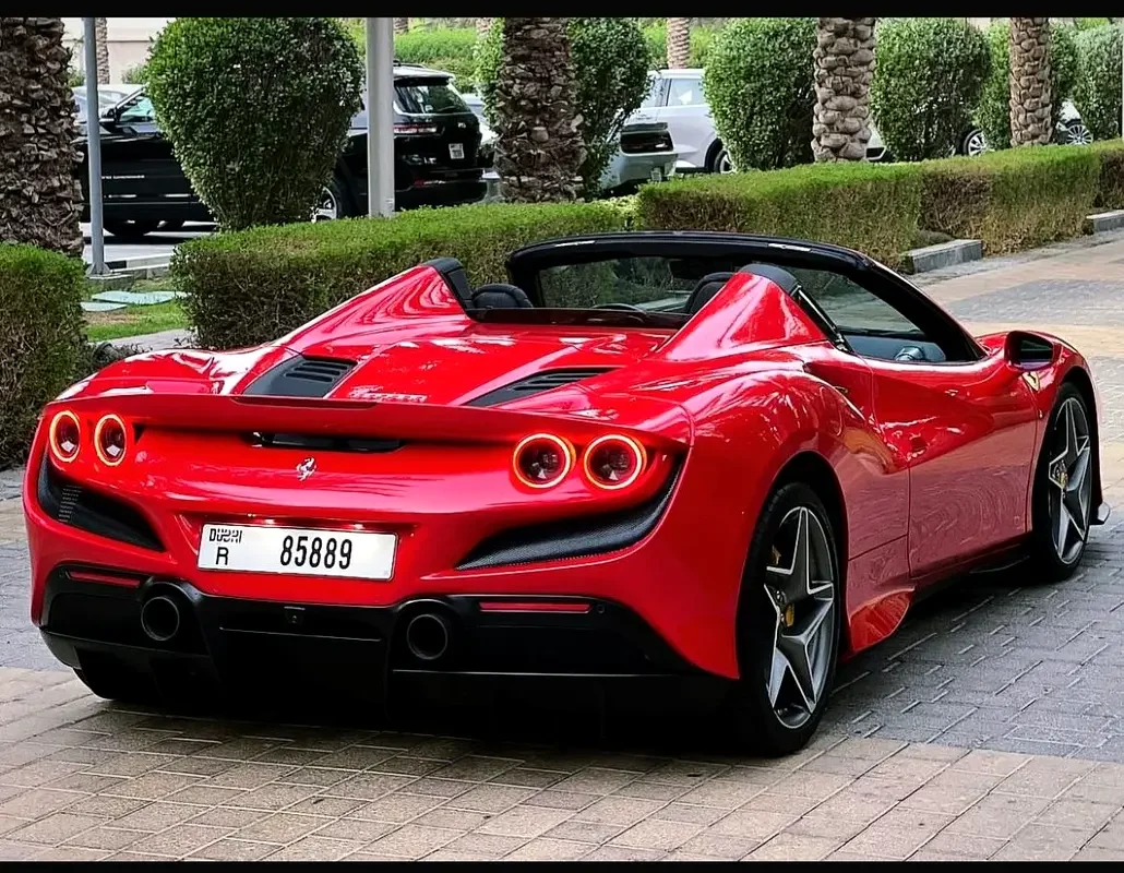 فيراري F8 2023
