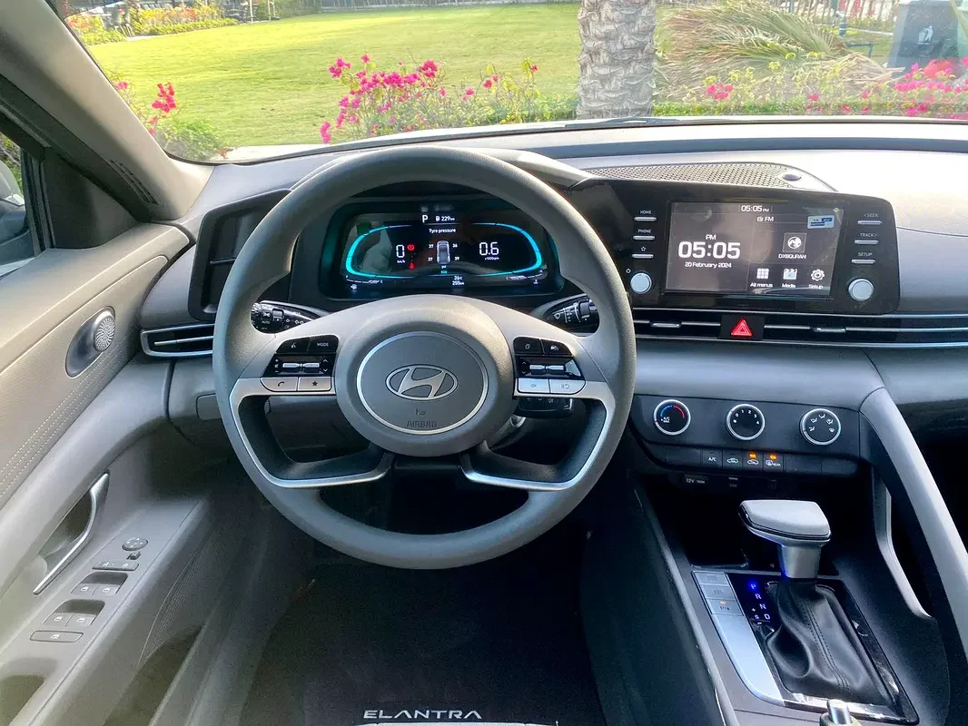 HYUNDAI ELANTRA 2024