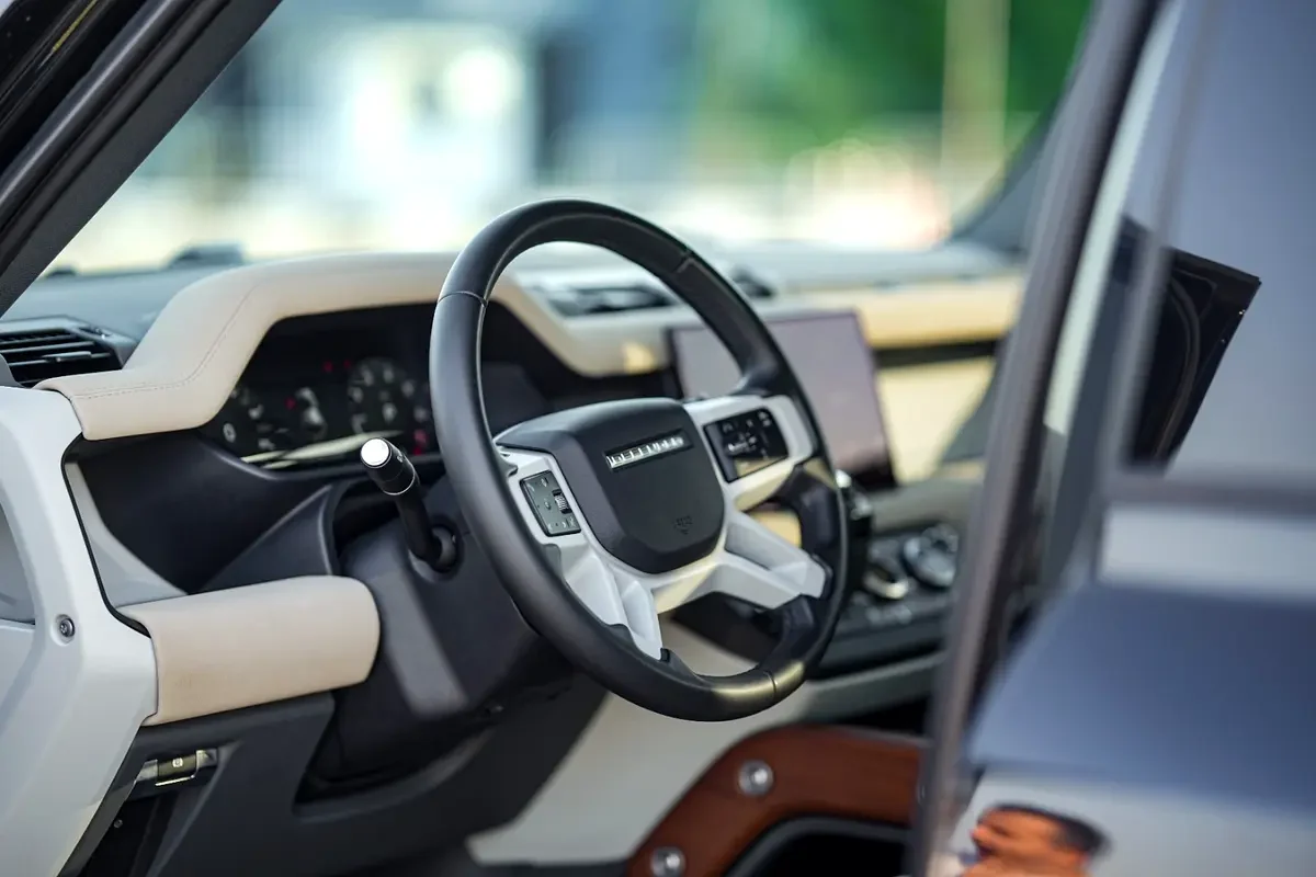 لاند روفر ديفندر 2023