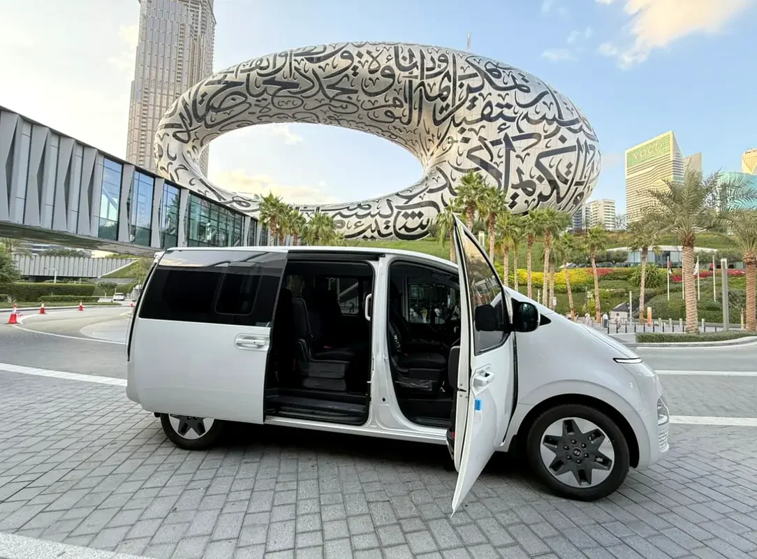 HYUNDAI STARIA 2025
