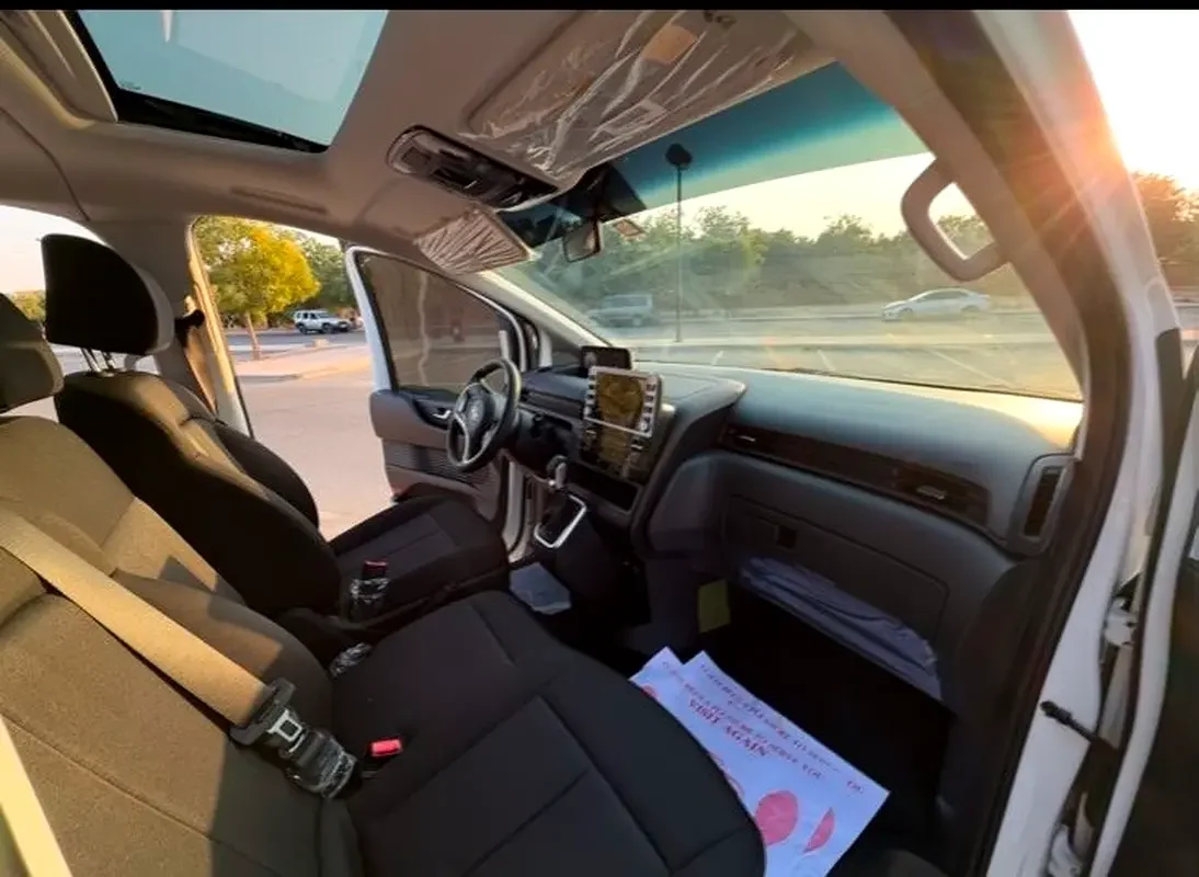 HYUNDAI STARIA 2025