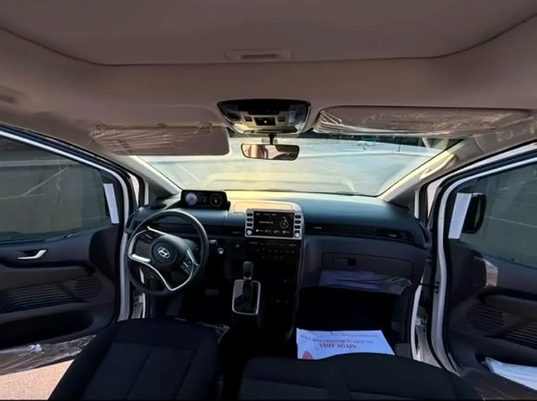 HYUNDAI STARIA 2025