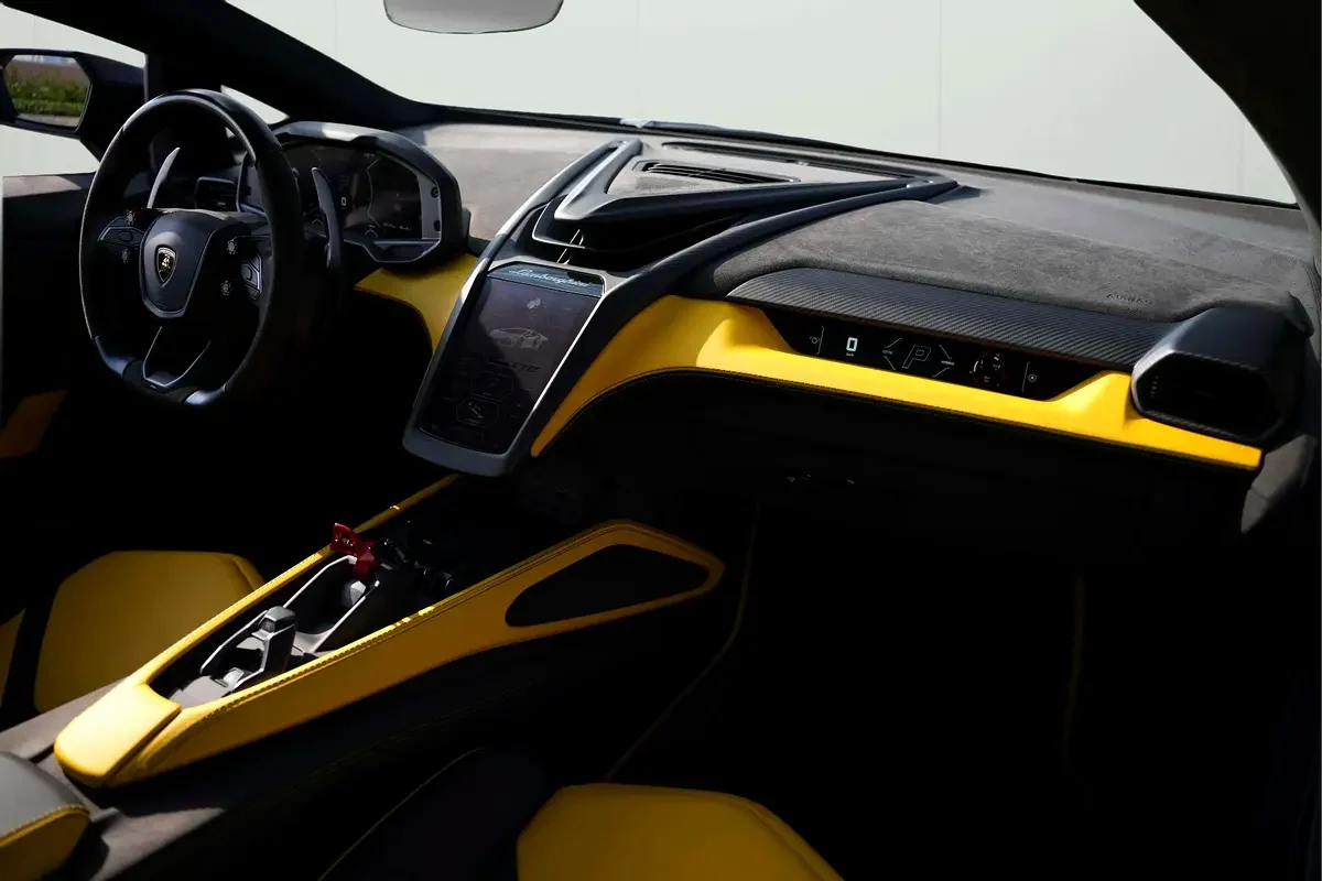 LAMBORGHINI Revuelto 2025