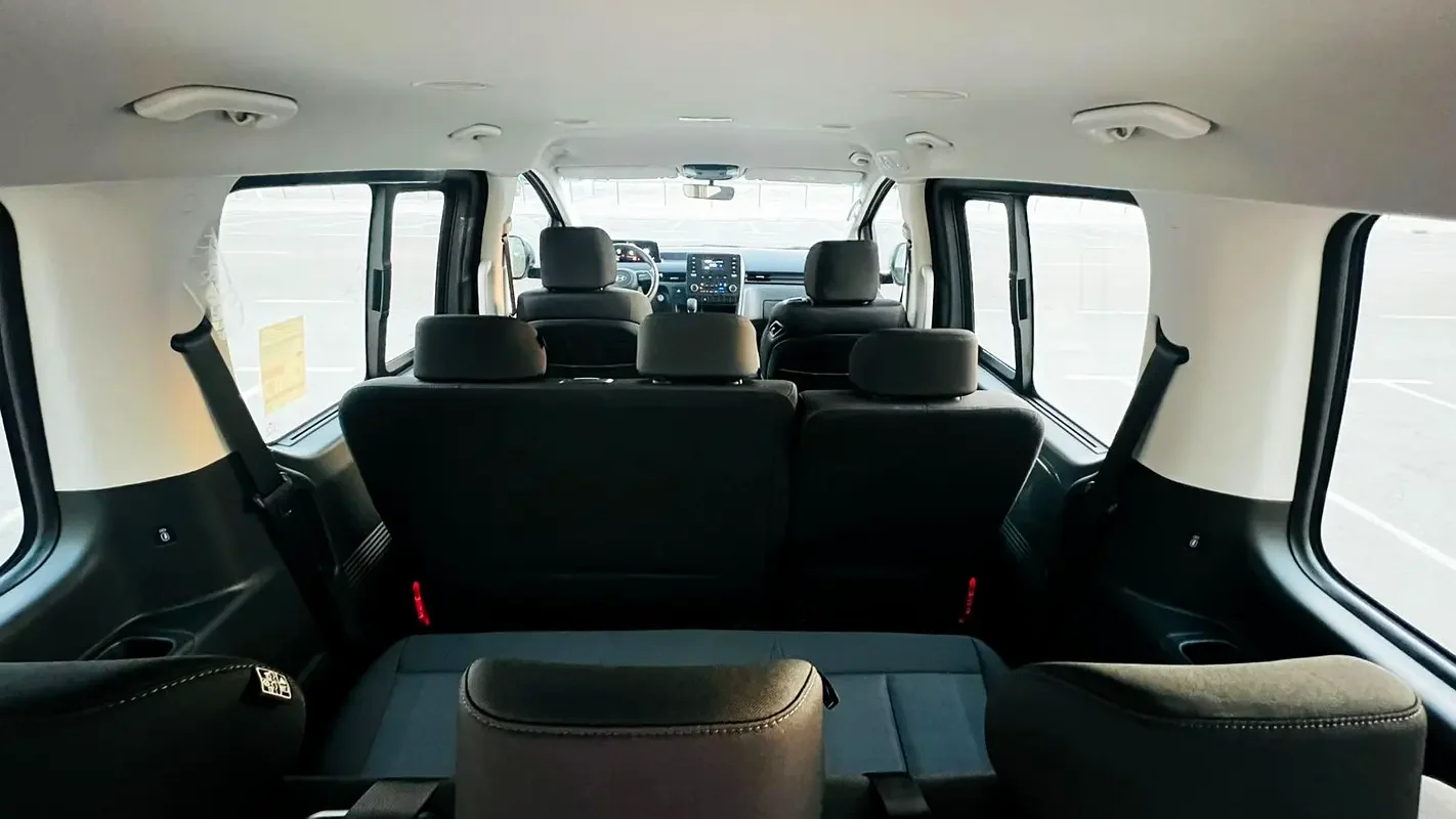HYUNDAI STARIA 2025