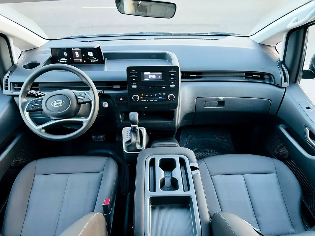 HYUNDAI STARIA 2025