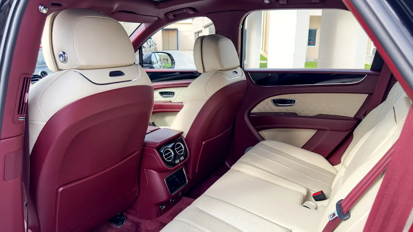 BENTLEY BENTAYGA 2023