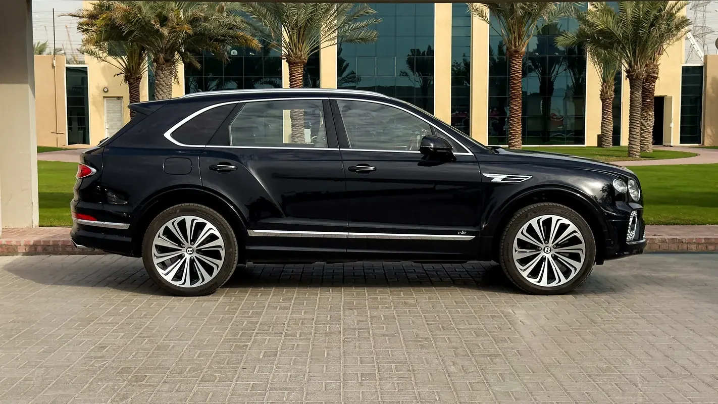 BENTLEY BENTAYGA 2023