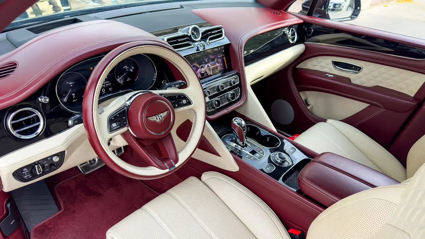 BENTLEY BENTAYGA 2023