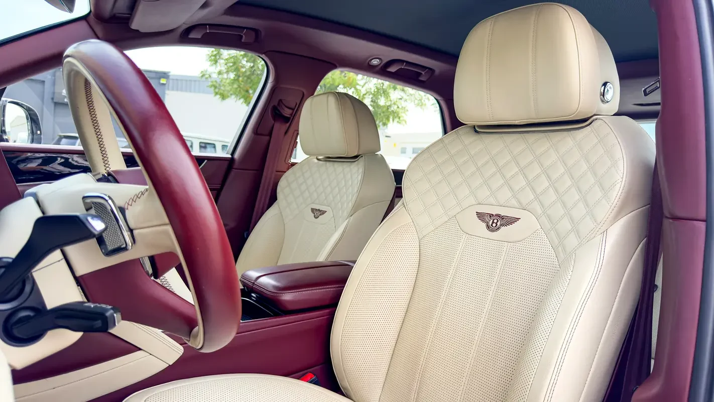 BENTLEY BENTAYGA 2023