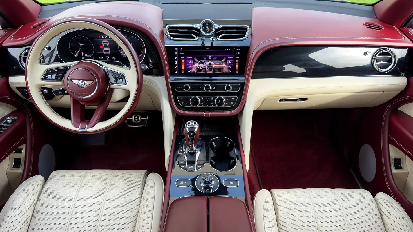 BENTLEY BENTAYGA 2023