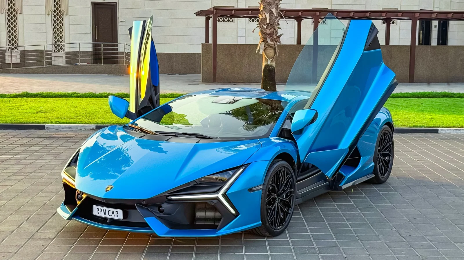 LAMBORGHINI Revuelto 2024