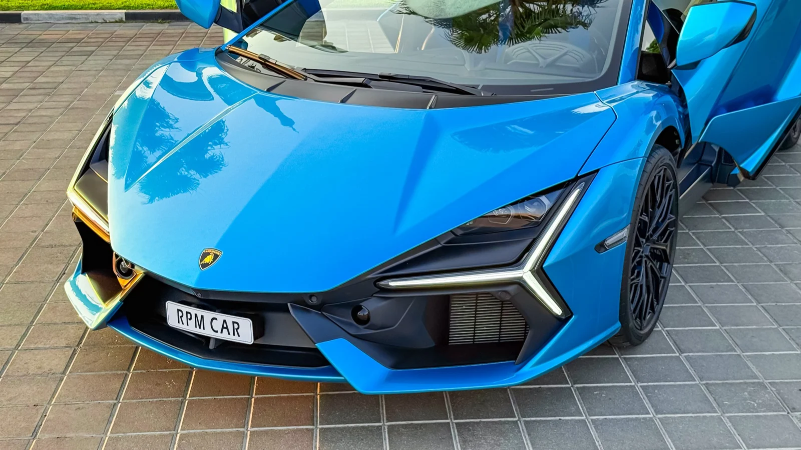 LAMBORGHINI Revuelto 2024