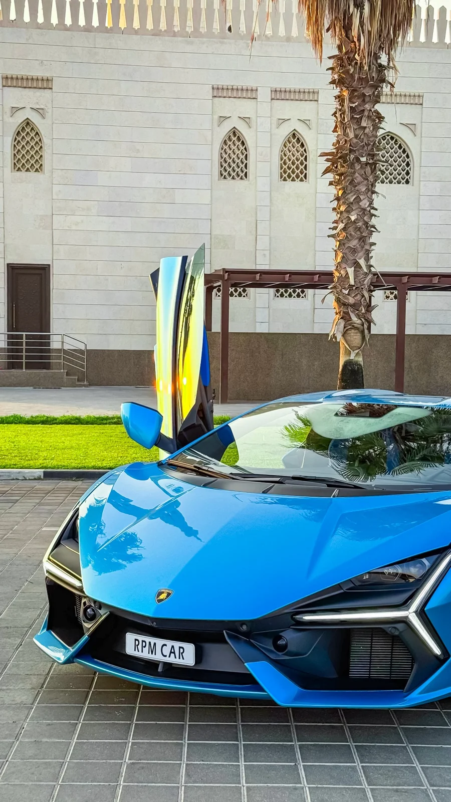 LAMBORGHINI Revuelto 2024