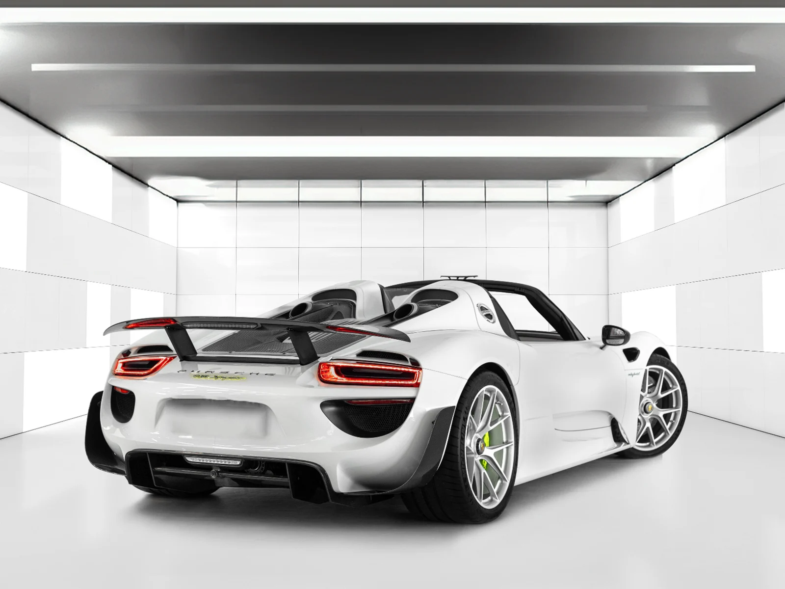 PORSCHE 918 SPYDER 2015