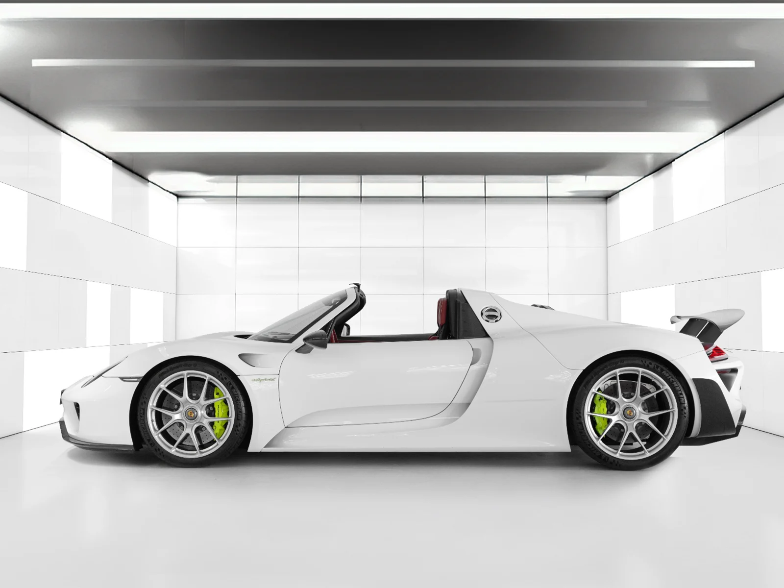 PORSCHE 918 SPYDER 2015
