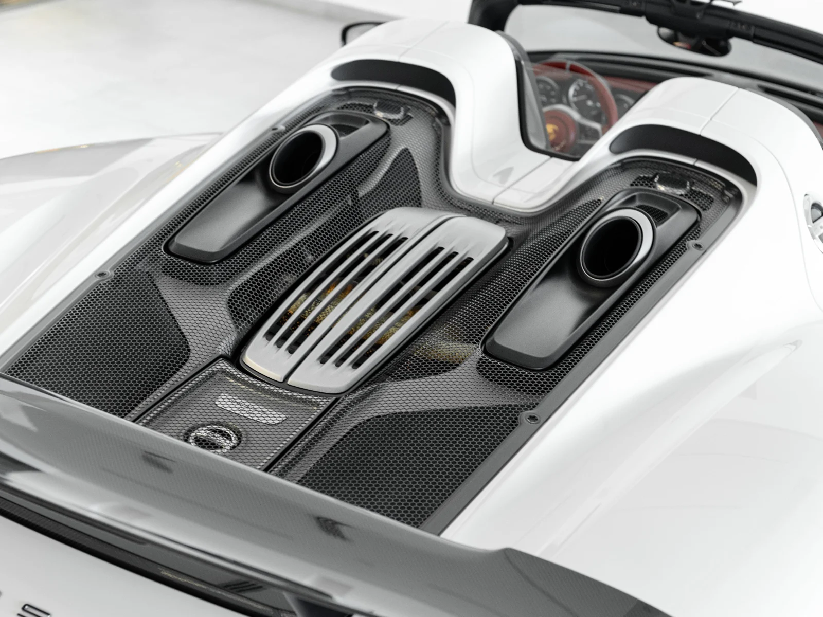 PORSCHE 918 SPYDER 2015