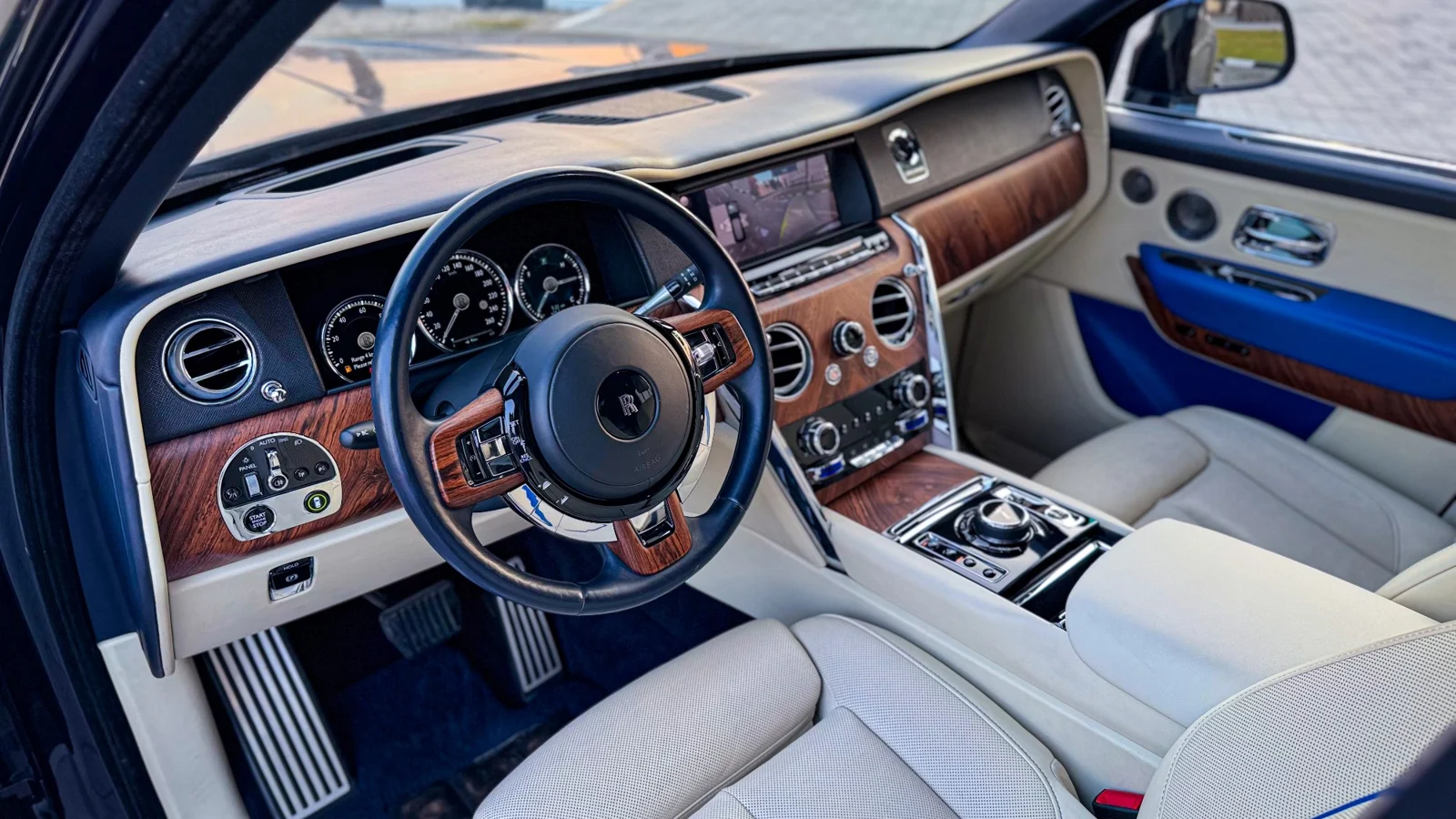 ROLLS ROYCE CULLINAN 2023