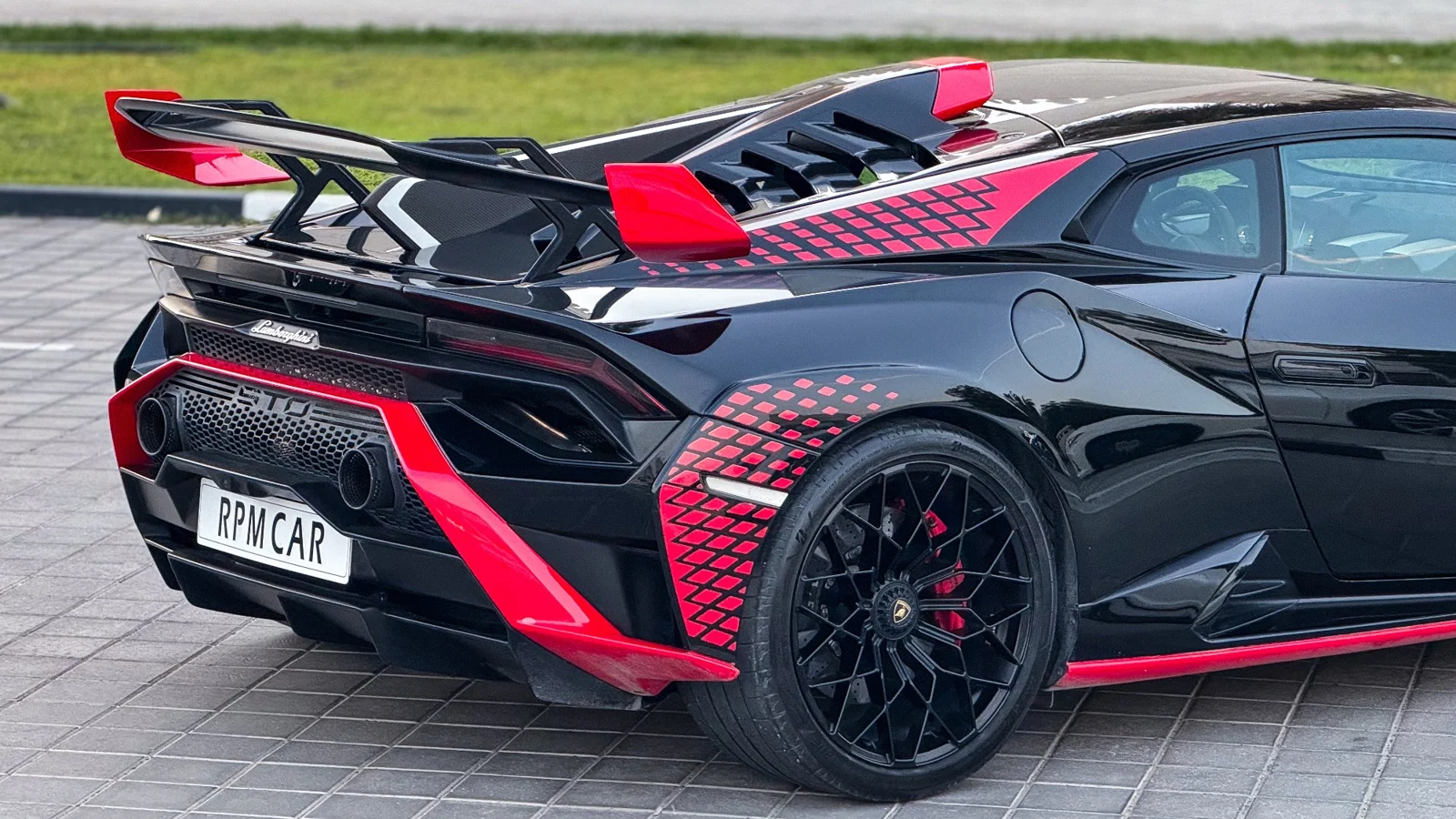 LAMBORGHINI HURACAN 2023