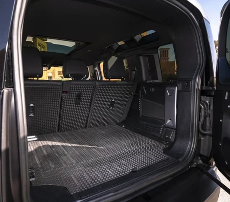 LAND ROVER DEFENDER 2024