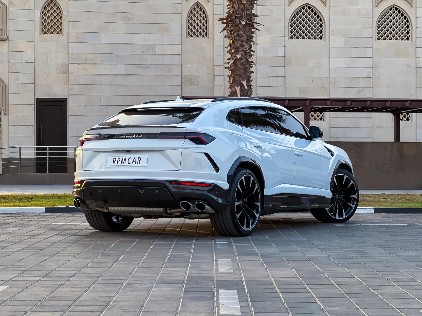 LAMBORGHINI URUS 2022
