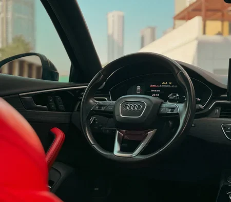 AUDI A4 2021