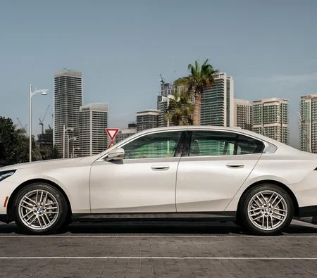 BMW 5 SERIES 2024