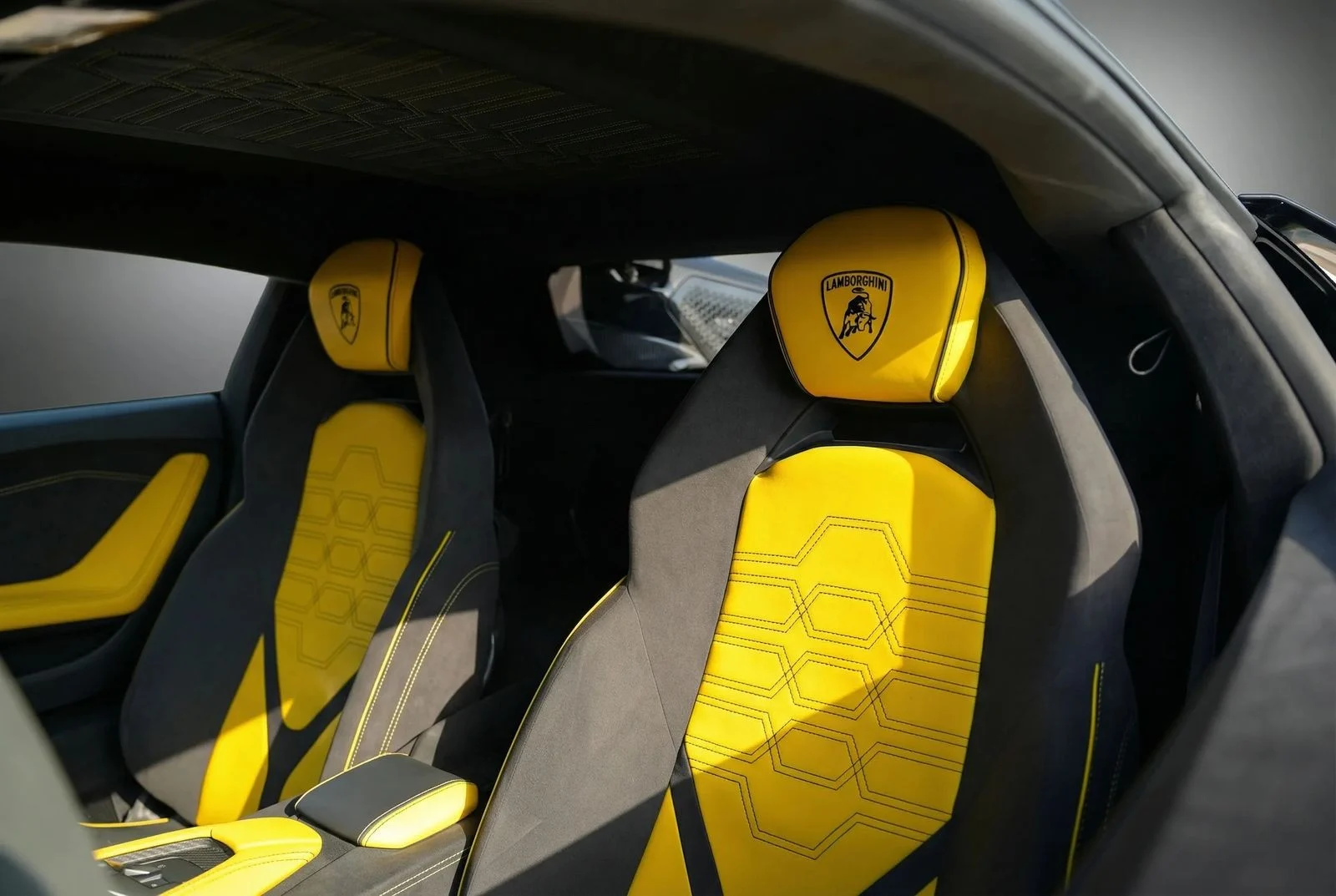 LAMBORGHINI Revuelto 2026