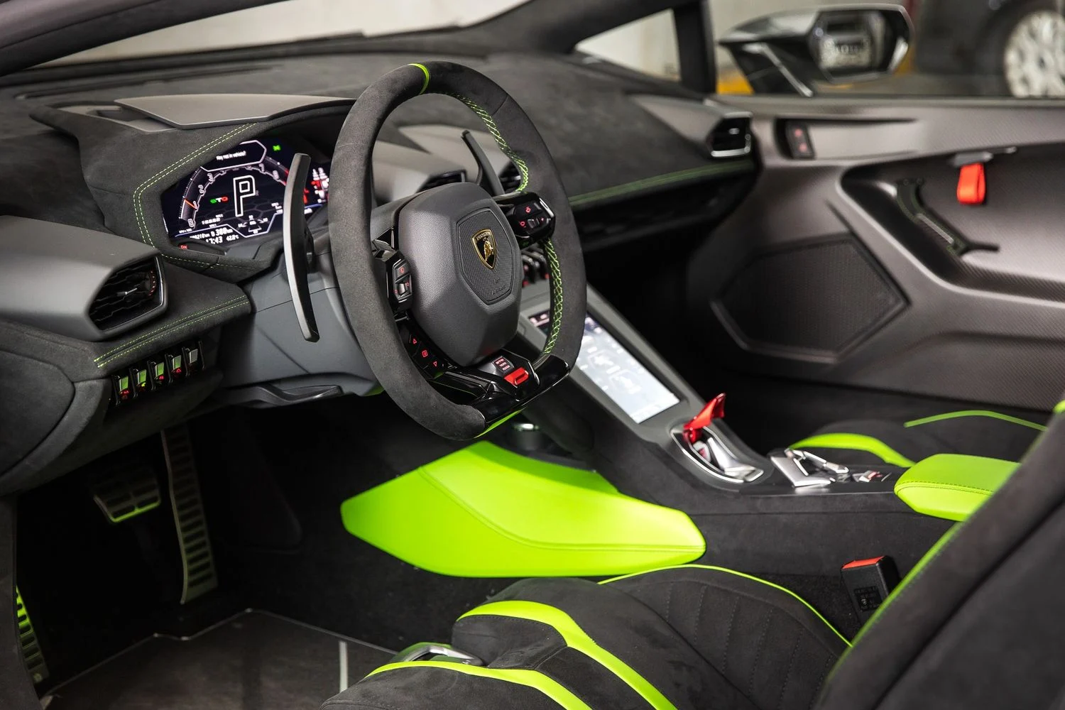 LAMBORGHINI HURACAN 2023