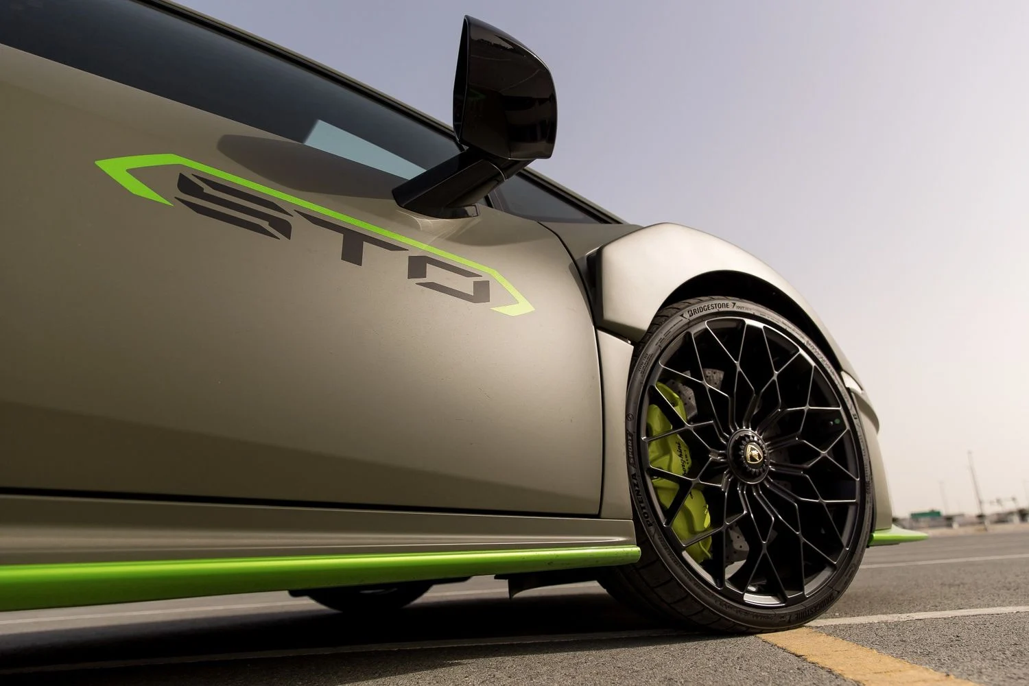 LAMBORGHINI HURACAN 2023