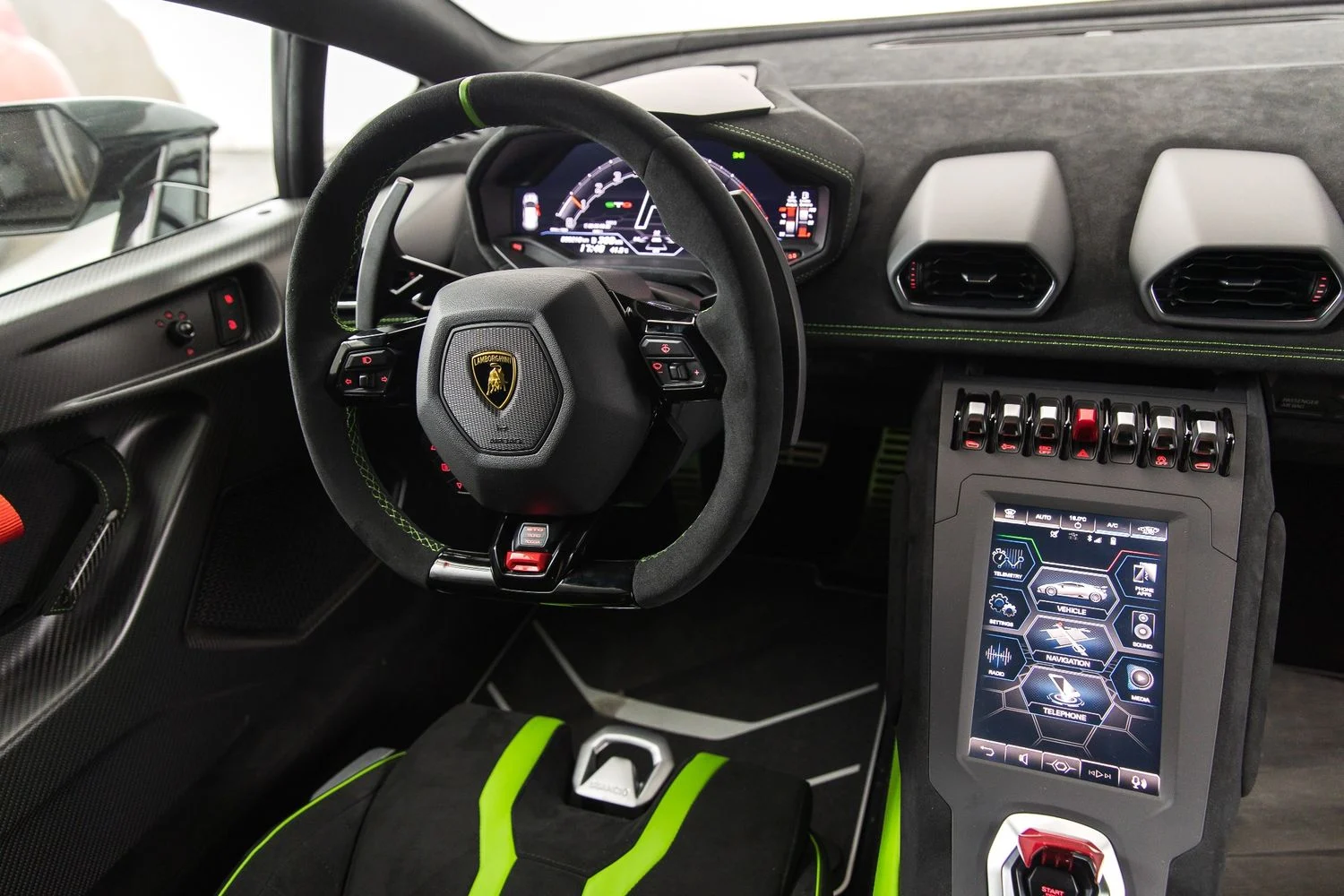 LAMBORGHINI HURACAN 2023