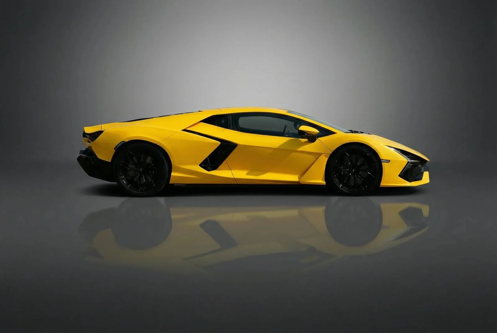 LAMBORGHINI Revuelto 2025