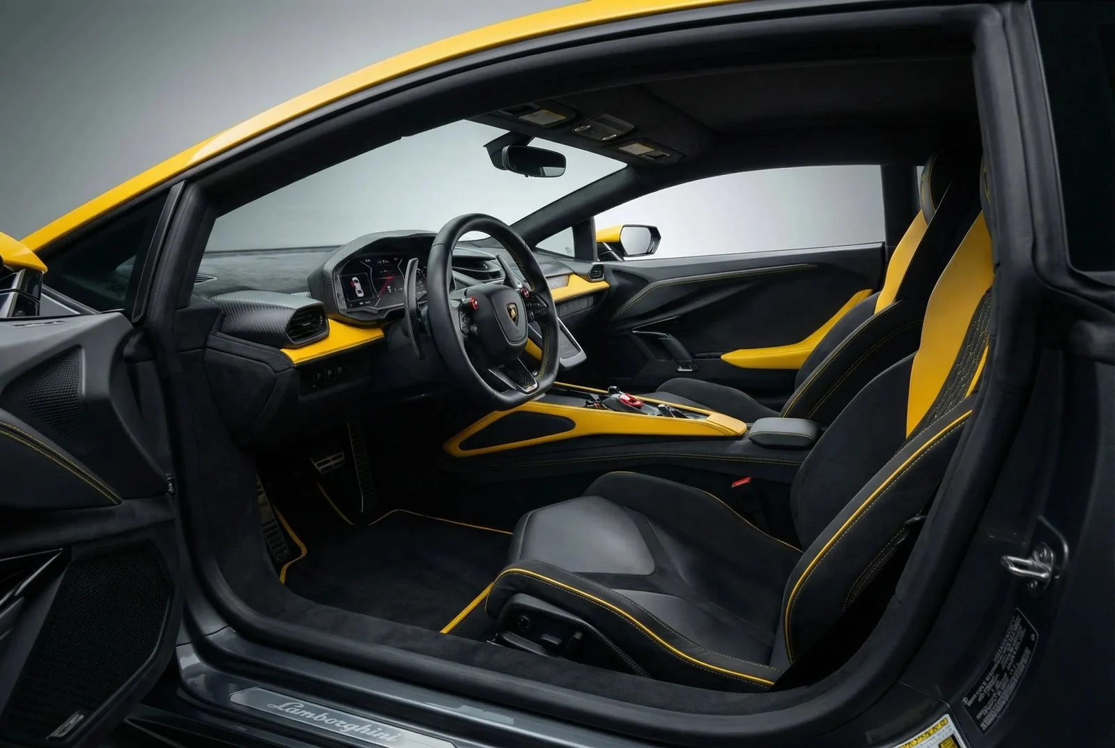 LAMBORGHINI Revuelto 2025