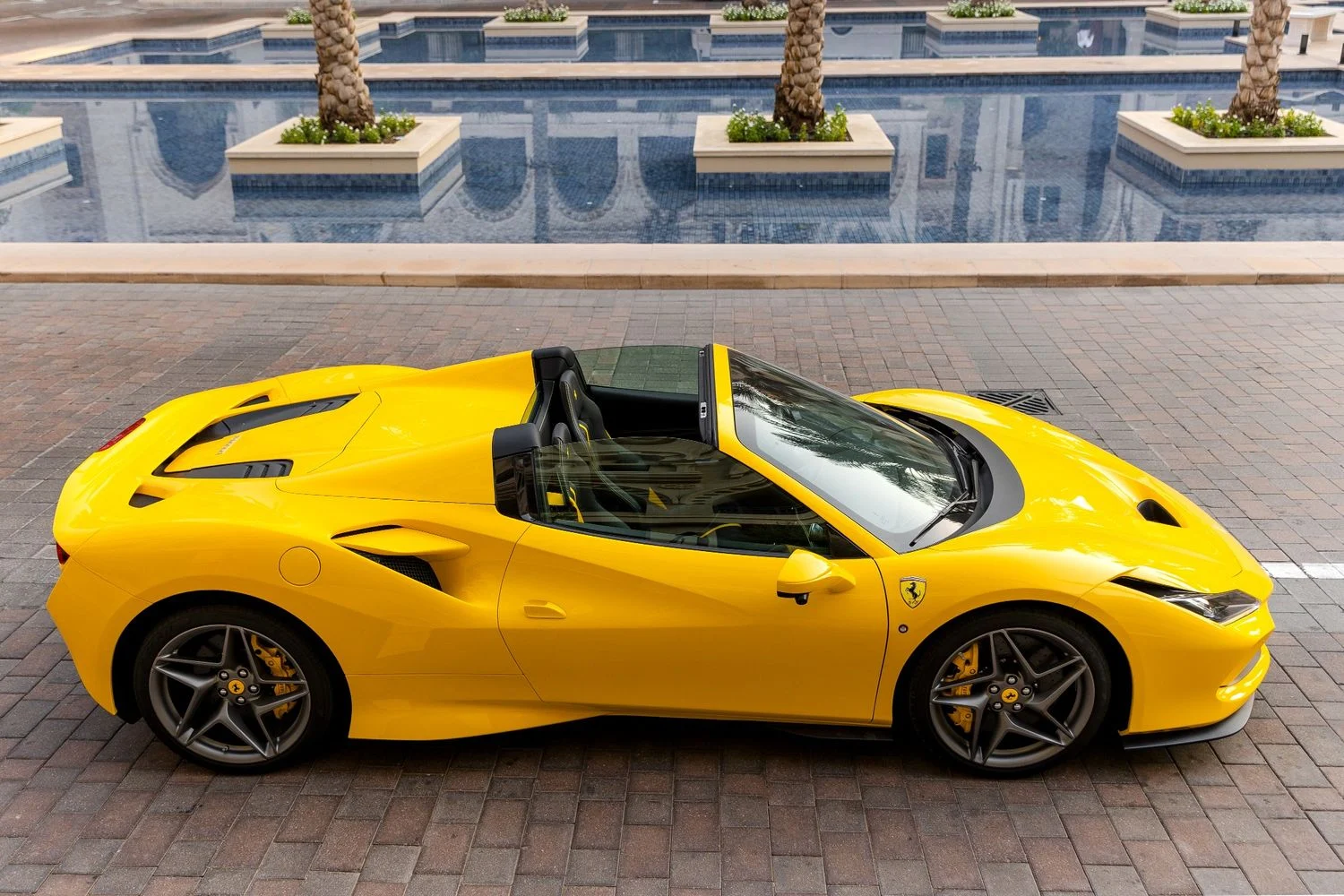 FERRARI F8 2023
