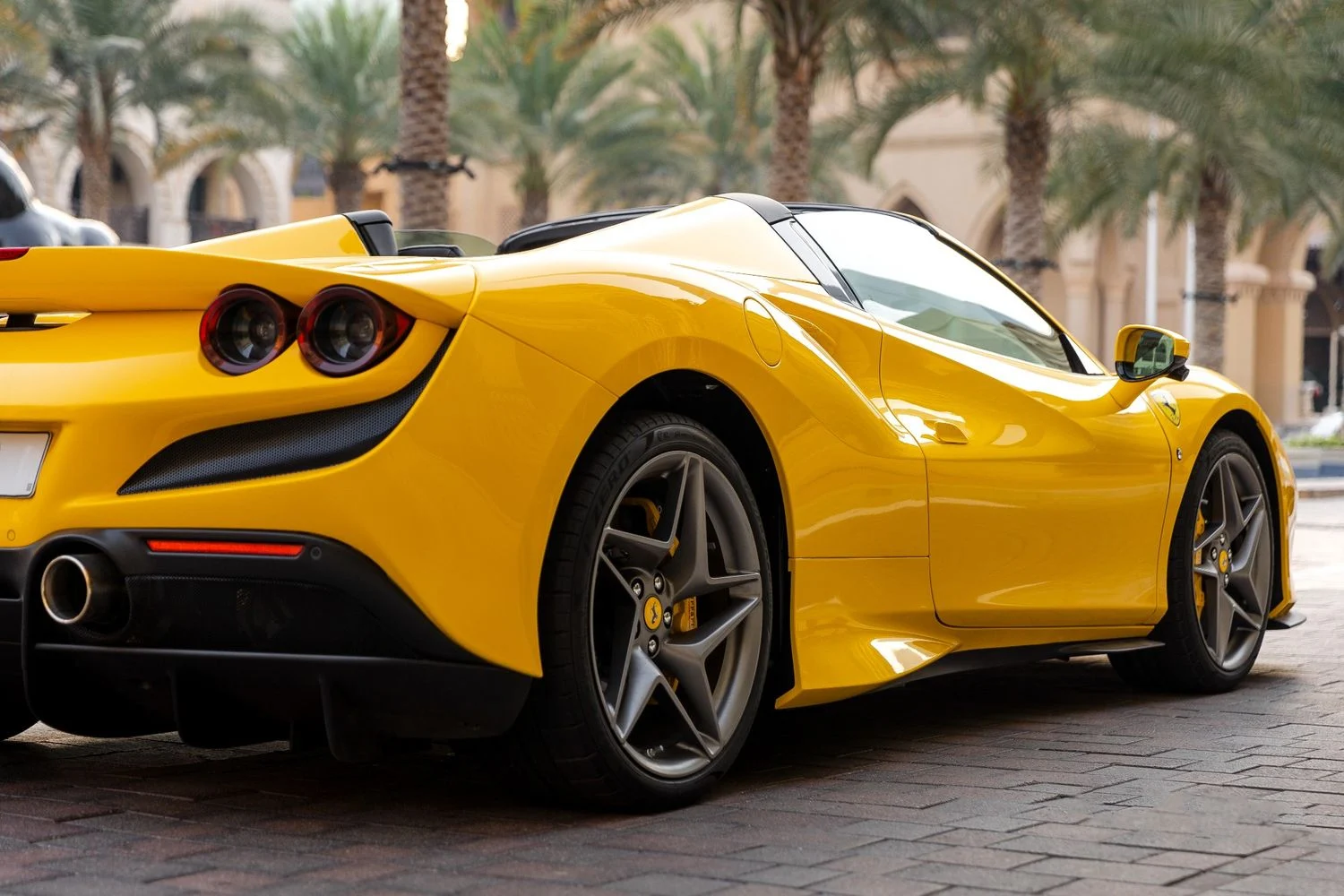 FERRARI F8 2023