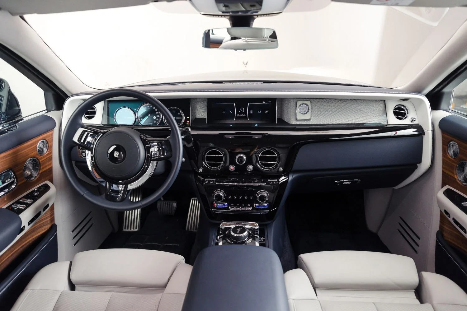 ROLLS ROYCE PHANTOM 2023