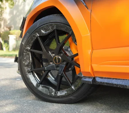 LAMBORGHINI URUS 2024